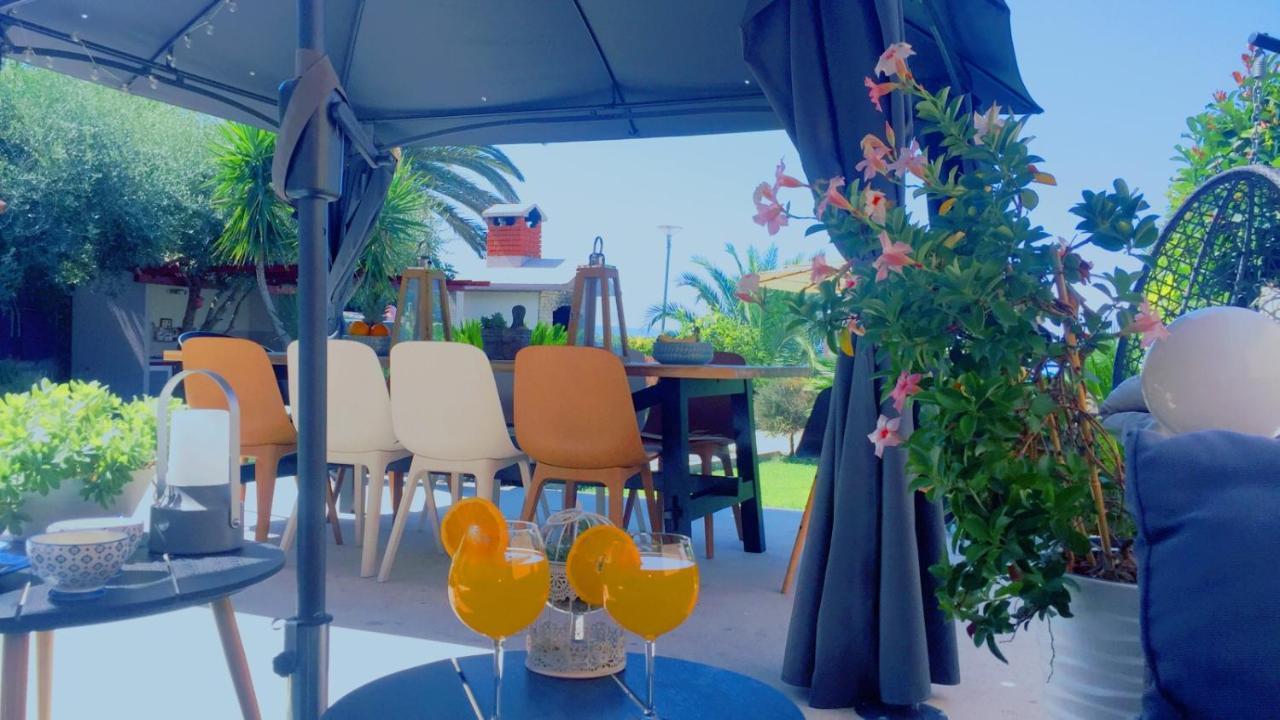 Villa Maris- Beachfront Villa With Exclusive Pool Podstrana Exterior photo