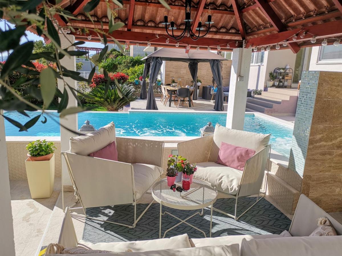Villa Maris- Beachfront Villa With Exclusive Pool Podstrana Exterior photo
