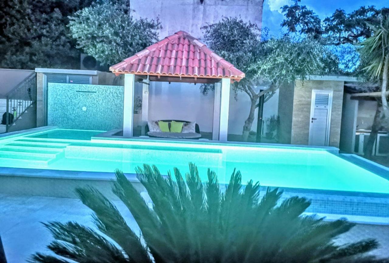 Villa Maris- Beachfront Villa With Exclusive Pool Podstrana Exterior photo