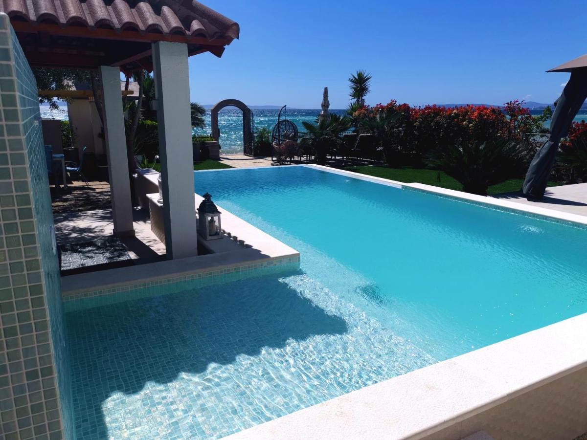 Villa Maris- Beachfront Villa With Exclusive Pool Podstrana Exterior photo