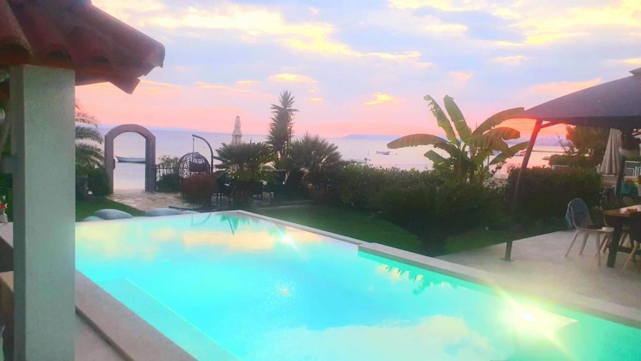 Villa Maris- Beachfront Villa With Exclusive Pool Podstrana Exterior photo