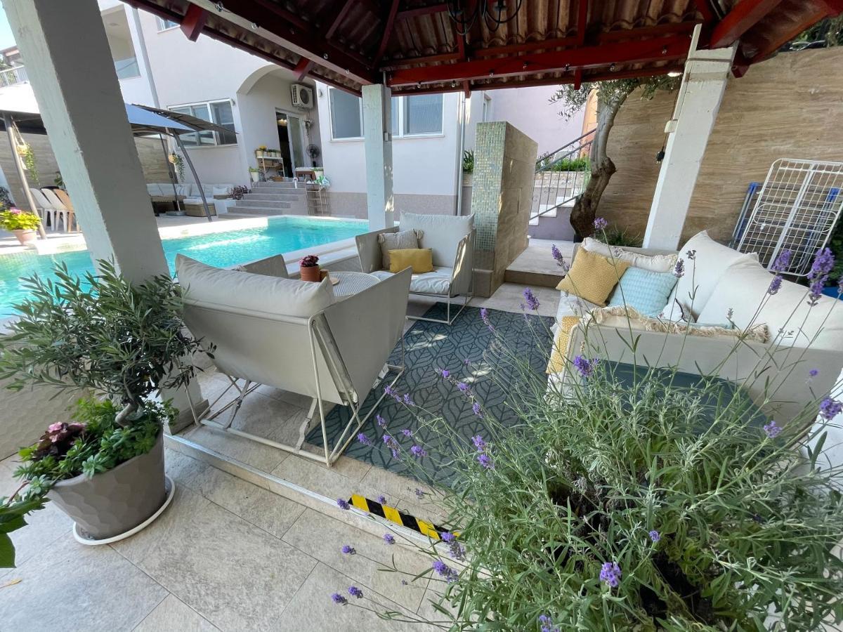 Villa Maris- Beachfront Villa With Exclusive Pool Podstrana Exterior photo