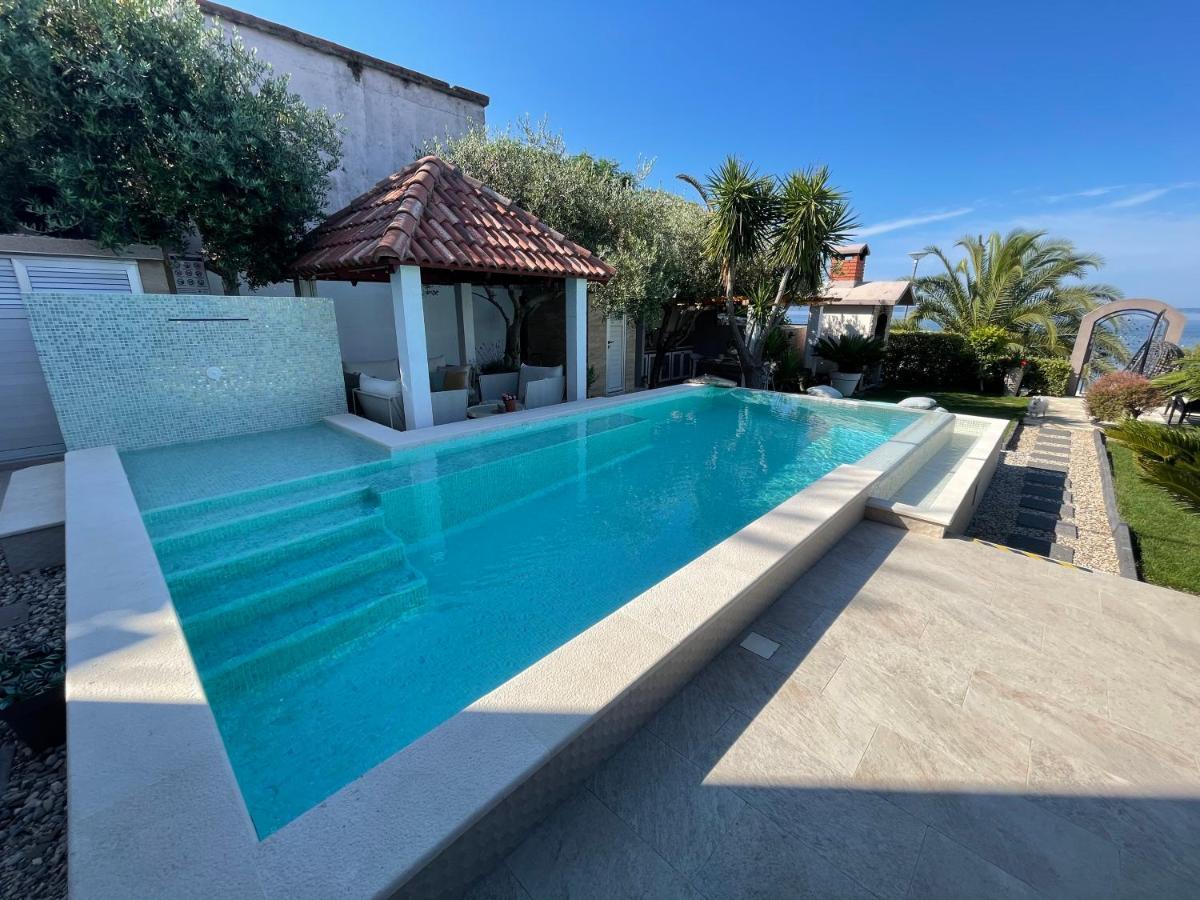 Villa Maris- Beachfront Villa With Exclusive Pool Podstrana Exterior photo