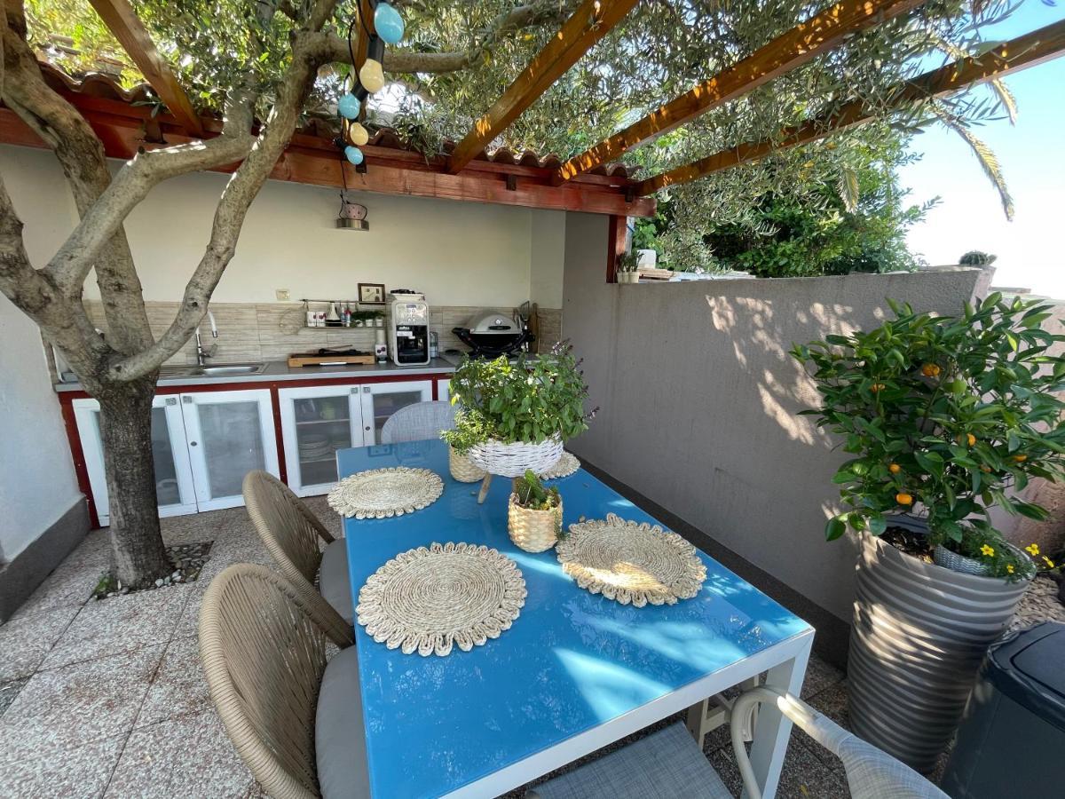 Villa Maris- Beachfront Villa With Exclusive Pool Podstrana Exterior photo