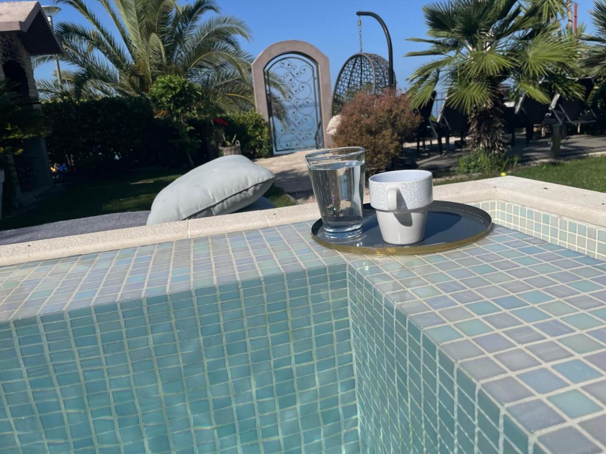 Villa Maris- Beachfront Villa With Exclusive Pool Podstrana Exterior photo